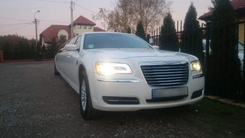 0 limuzyny003 chrysler 300 las vegas edition.